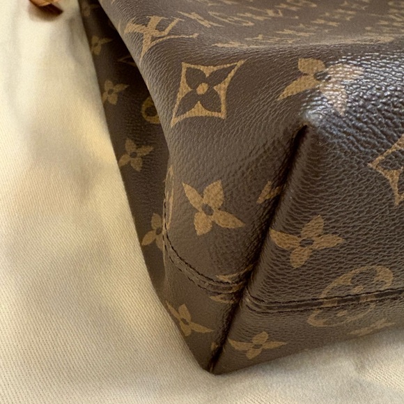 Louis Vuitton Monogram Shoulder Bag - Brown and Tan - Picture 15 of 16